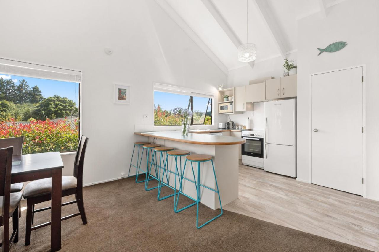Waitahanui Lake House - Lake Taupo Holiday Home Esterno foto