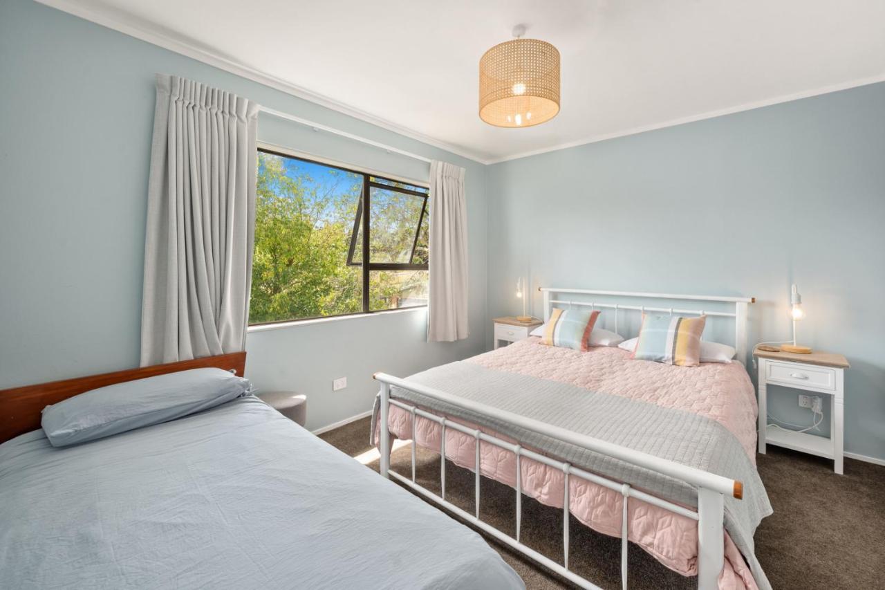 Waitahanui Lake House - Lake Taupo Holiday Home Esterno foto