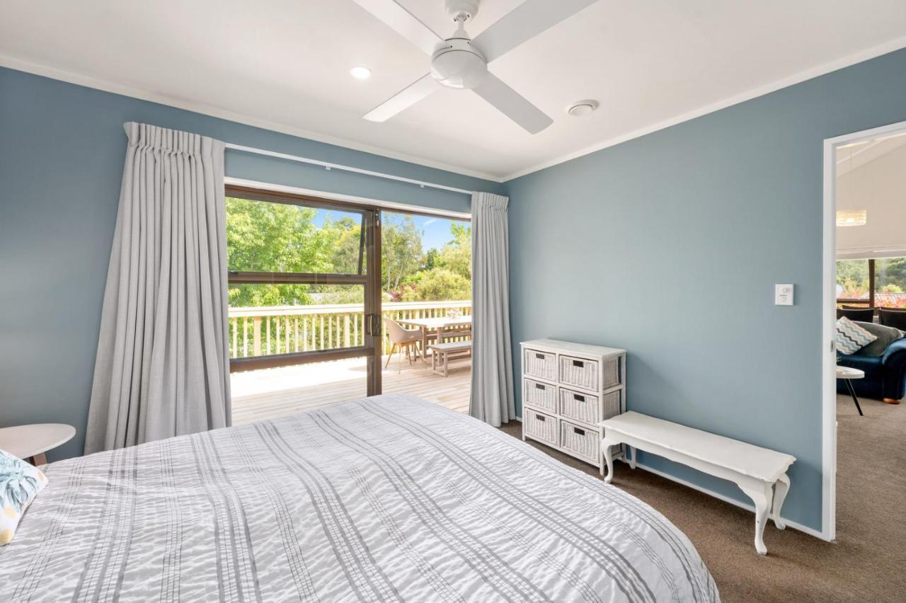 Waitahanui Lake House - Lake Taupo Holiday Home Esterno foto
