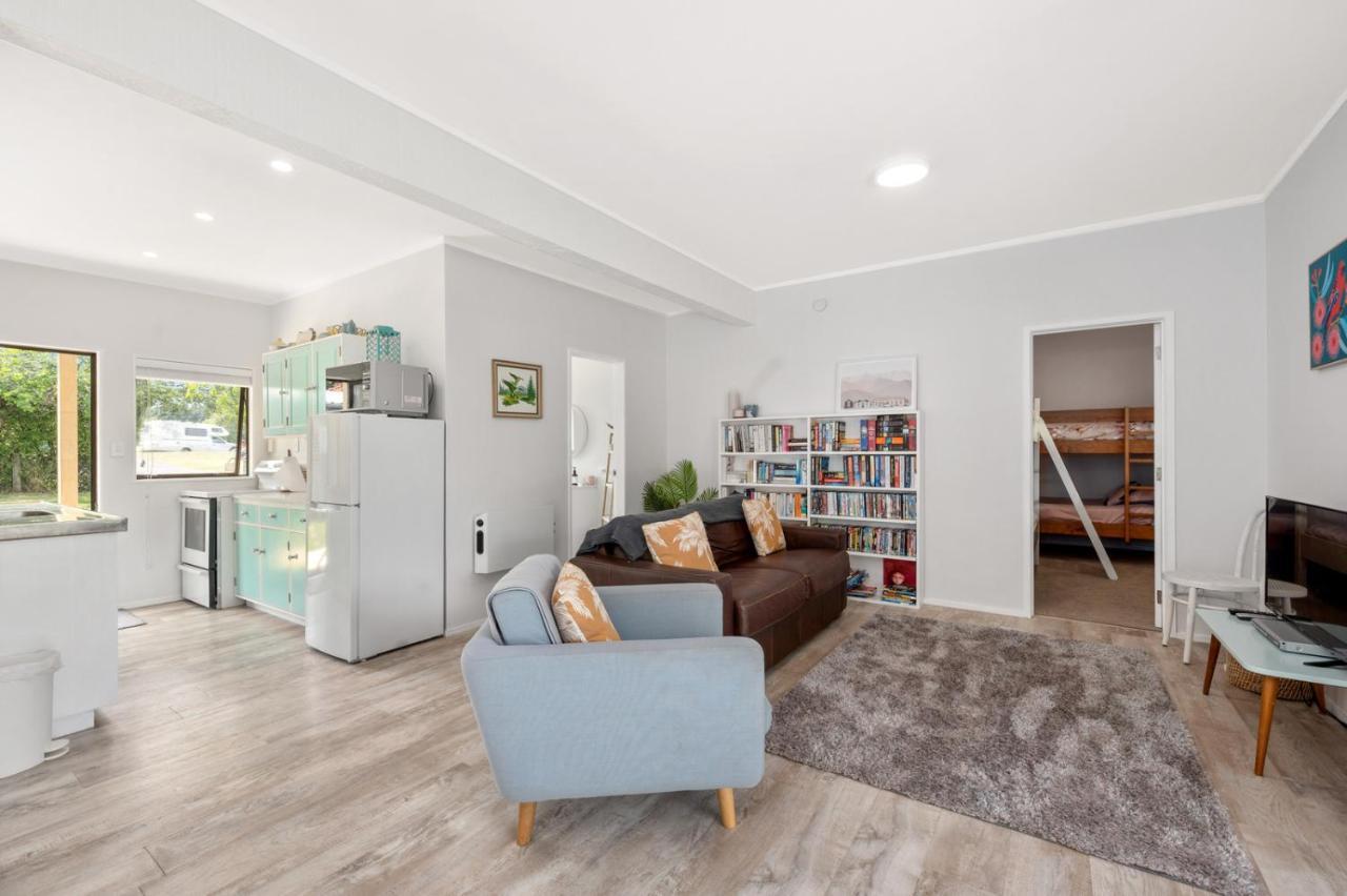 Waitahanui Lake House - Lake Taupo Holiday Home Esterno foto