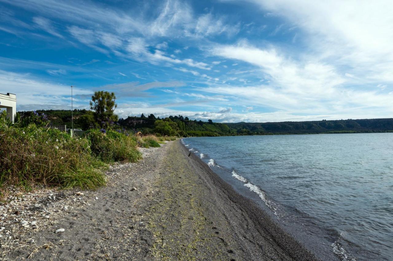 Waitahanui Lake House - Lake Taupo Holiday Home Esterno foto